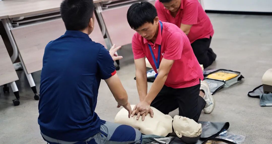 Escort Life | Equipped with AED to Light up the Light of Life