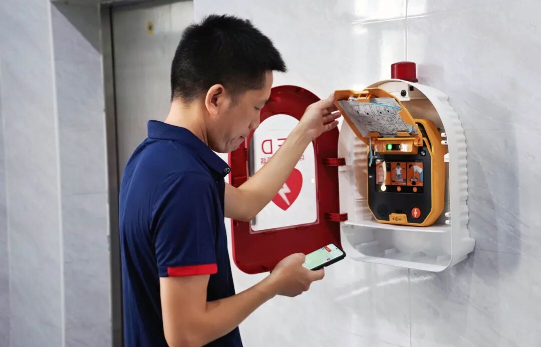 Escort Life | Equipped with AED to Light up the Light of Life