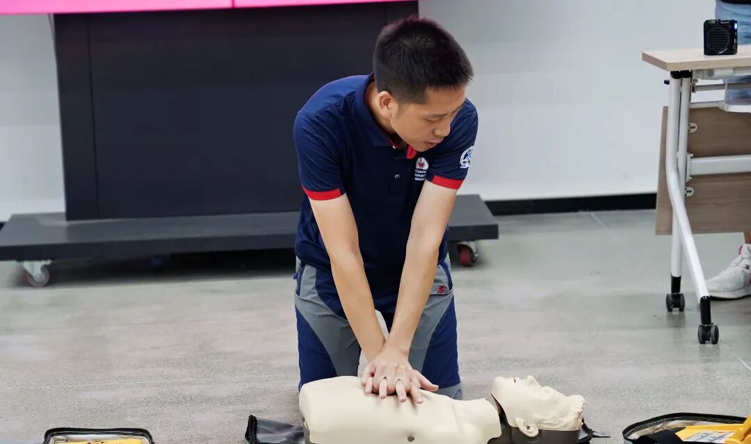 Escort Life | Equipped with AED to Light up the Light of Life